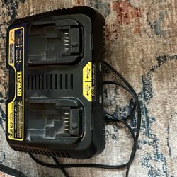 Dewalt DCB102 - Dual Port Charger, 12V MAX/20V MAX/FLEXVOLT, 2 USB Ports