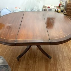 Solid Wood Oval Dining Table w/ Extension Leaves – Seats 6–8