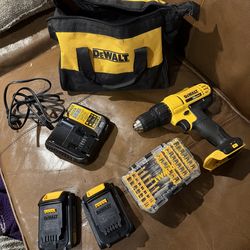 DeWalt 20V MAX Cordless Drill Kit – 2 Batteries + Charger + Bag + Bit Set