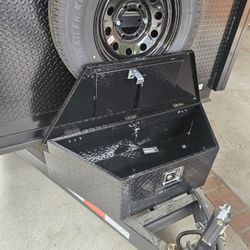 NEW TOOL BOX EACH FOR SALE IDEAL FOR TONGHE TRAILERS,ALUMINUM, AND STEEL FOR ANY QUESTION TEXT ME PLEASE SE HABLA ESPAÑOL THANKS 