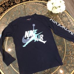 Nike air Jordan long sleeve size medium