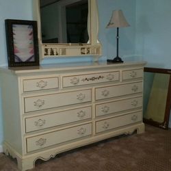 TEEN'S WHITE THREE PIECE BEDROOM SET
