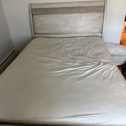 NEED GONE Solid Wood Queen Size Frame SEE DESCRIPTION