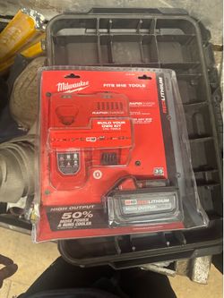 Milwaukee m18 xc8.0 ah High output battery and charger