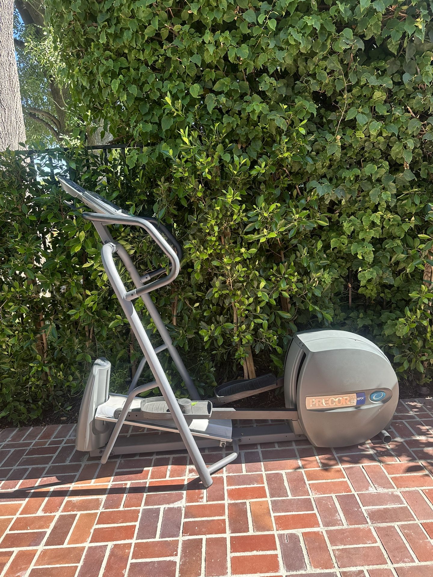 Precor efx 5.17 Elliptical Trainer