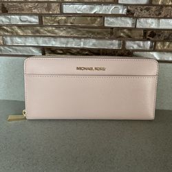 BRAND NEW MICHAEL KORS SOFT PINK AND GOLD WALLET  8x4x1