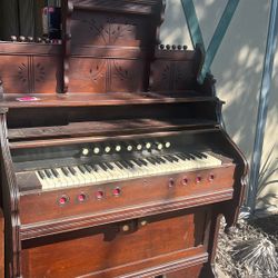 1900 Pump Organ