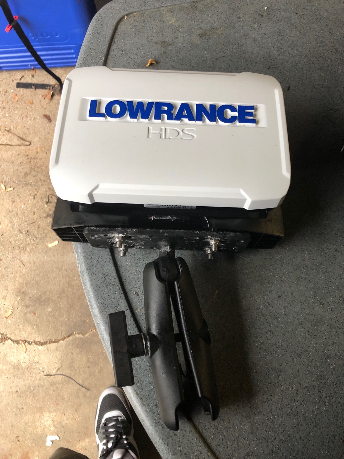 Lowrance hds 7 fish finder