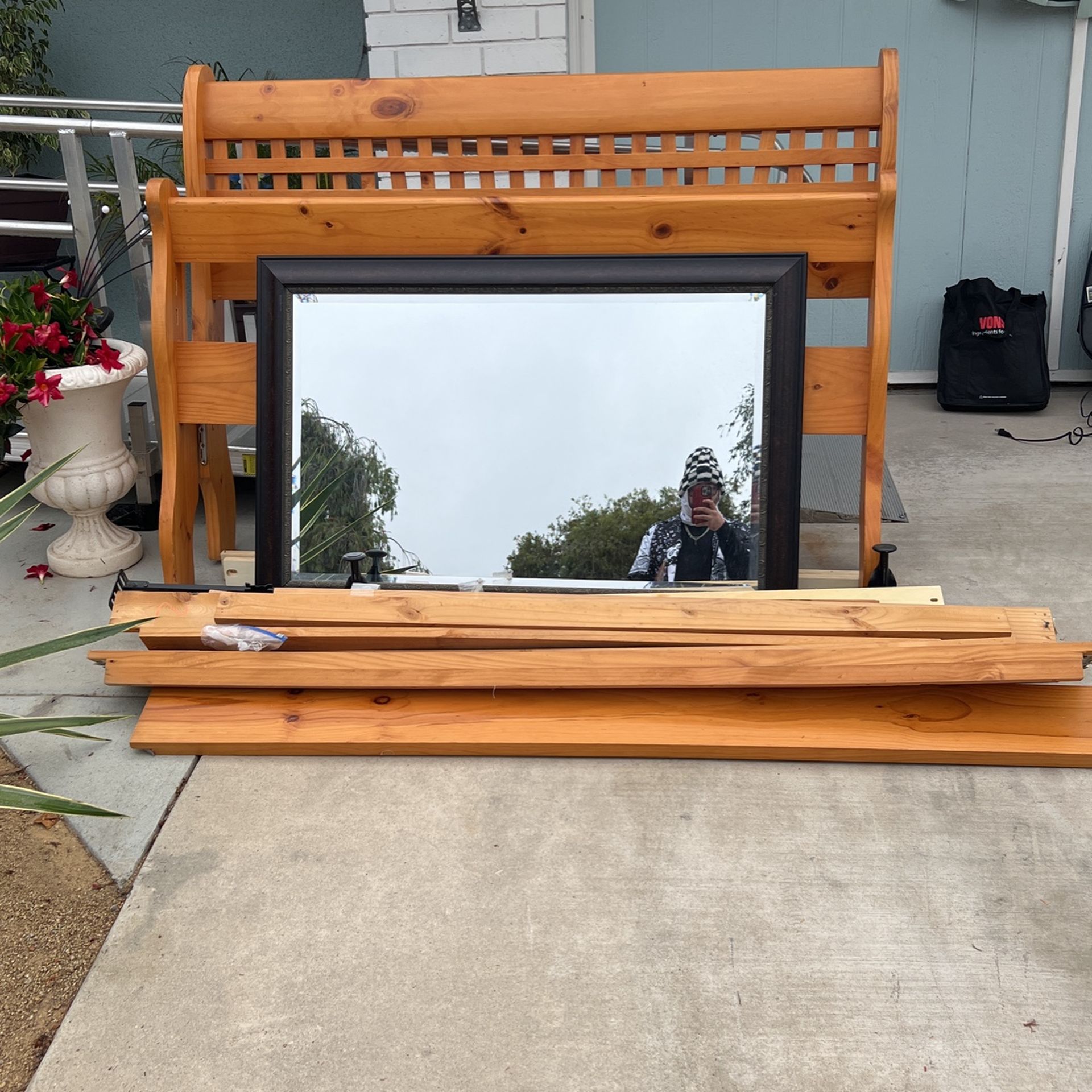 Bed Set With 2 Matching Mini Dressers And Big Hutch