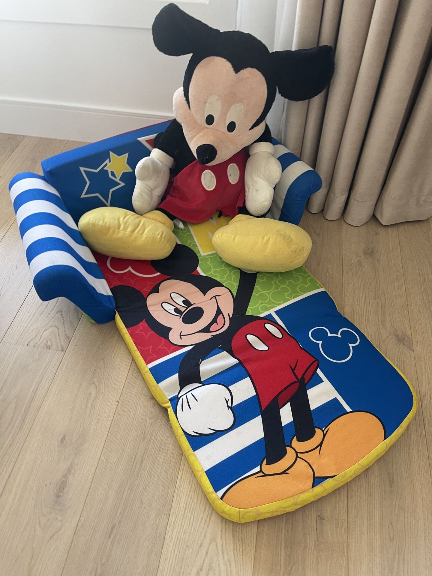 Mickey Mouse  Pop Open Foam Compressed Sofa & Large Stuffed Mickey 