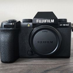 Fujifilm X-S10 26.1MP Mirrorless Camera Body with Batteries 
