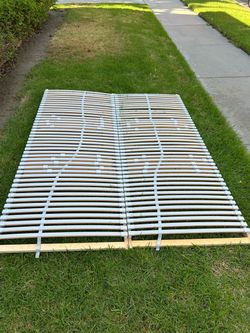 IKEA 19257 LONDET Slatted bed base Full/Double Measurements Length: 80 " Width: 60 " Thickness: 3 "