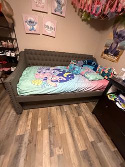 Twin trundle bed with mattresses
