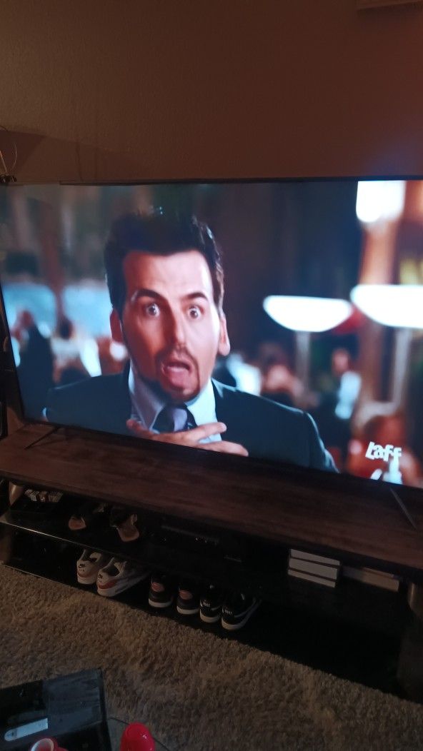 75" Smart TV 4K + Stand 