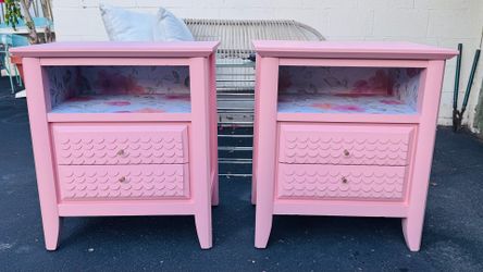 Cute refinished nightstands ( light pink)