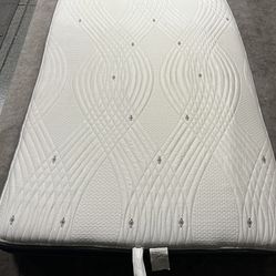 Queen Mattress & Box Spring