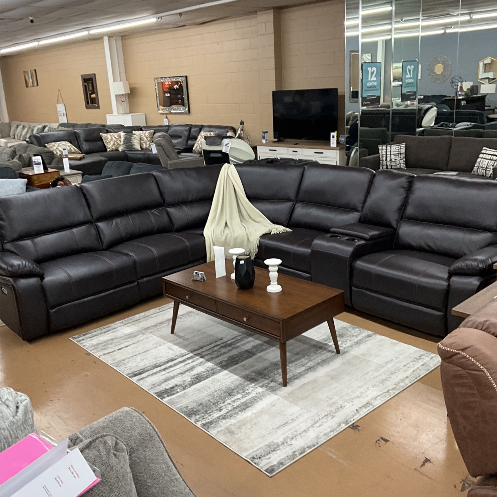  Beautiful Sectional, Available In Grey Color PROMOTIONAL PRICE