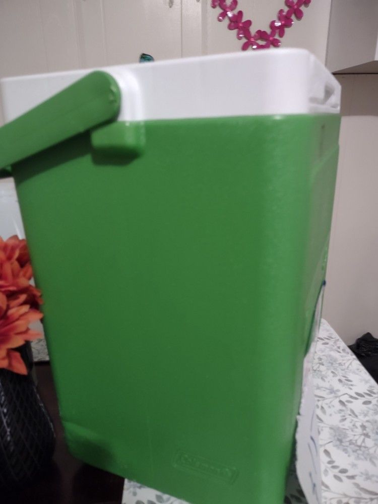 Cooler Coleman ..18 QT...New..