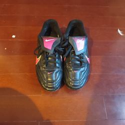Girls Outside Soccer Shoes 7.5