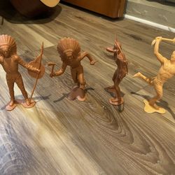 Vintage 1964 Louis Marx & Co 6” Indians 