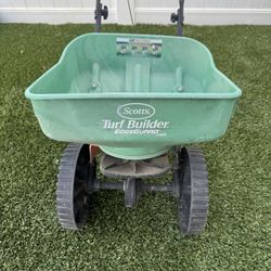 Scott’s Turf Builder Edge Guard Grass Seeder