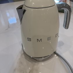 SMEG Electric Kettle – Cream Color (Like New) 