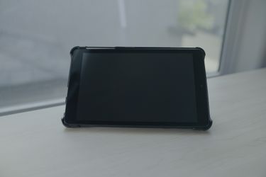 Alcatel Joy Tablet 2 32gb and comes with usb c charger