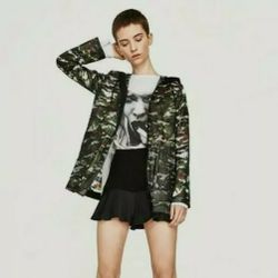 NEW Women's Zara Camo Raincoat Size S