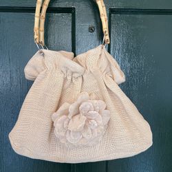 Chic, Beige Bag With wooden Handles