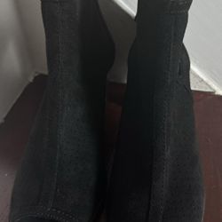 SM  Women's Black Roster Fashion Bootie  Black or Taupe size 8M in excellent condition (cash & pick up only)