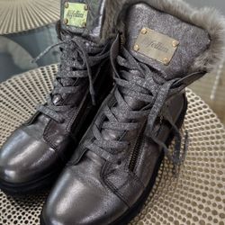 Boots  Size 6 (6,5) True to Size ( From Europe) 