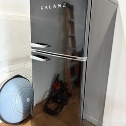 Retro GALANZ fridge (10 cu. ft.)