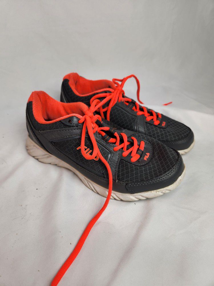 Fila womens running shoes size 6.5  gray & red . 