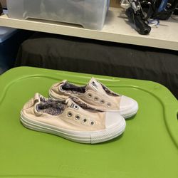 Woman’s Converse Size 7