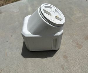 Pet food dispenser