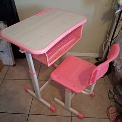 Girl's Desk and Chair $35 Dlls.