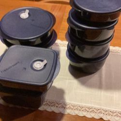 Tupperware Containers 8 Piece Set   Vent’  N  Serve
