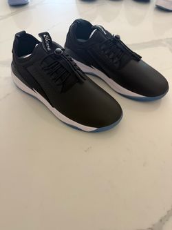 Unisex Clove nursing shoes