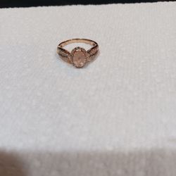 Beautiful Clean 1.2 karat diamond ring its 14kt rose gold it's also has morganite asking $1000 cash must pick up Broadway and apache buckeye az I have