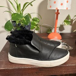 Toms Paxton Ankle Fuzzy Boot Slip On Sneakers Womens