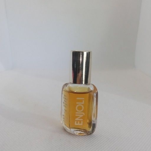 Enjoli, 1/8 fl. oz., Scratches on bottom of lid, 