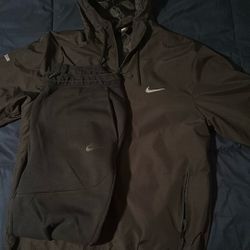 Black Nike Track Suit (Shoot Me Offers)