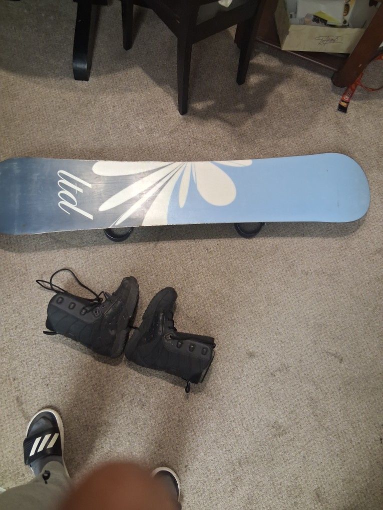 Snowboard W/ Size 8 Boots
