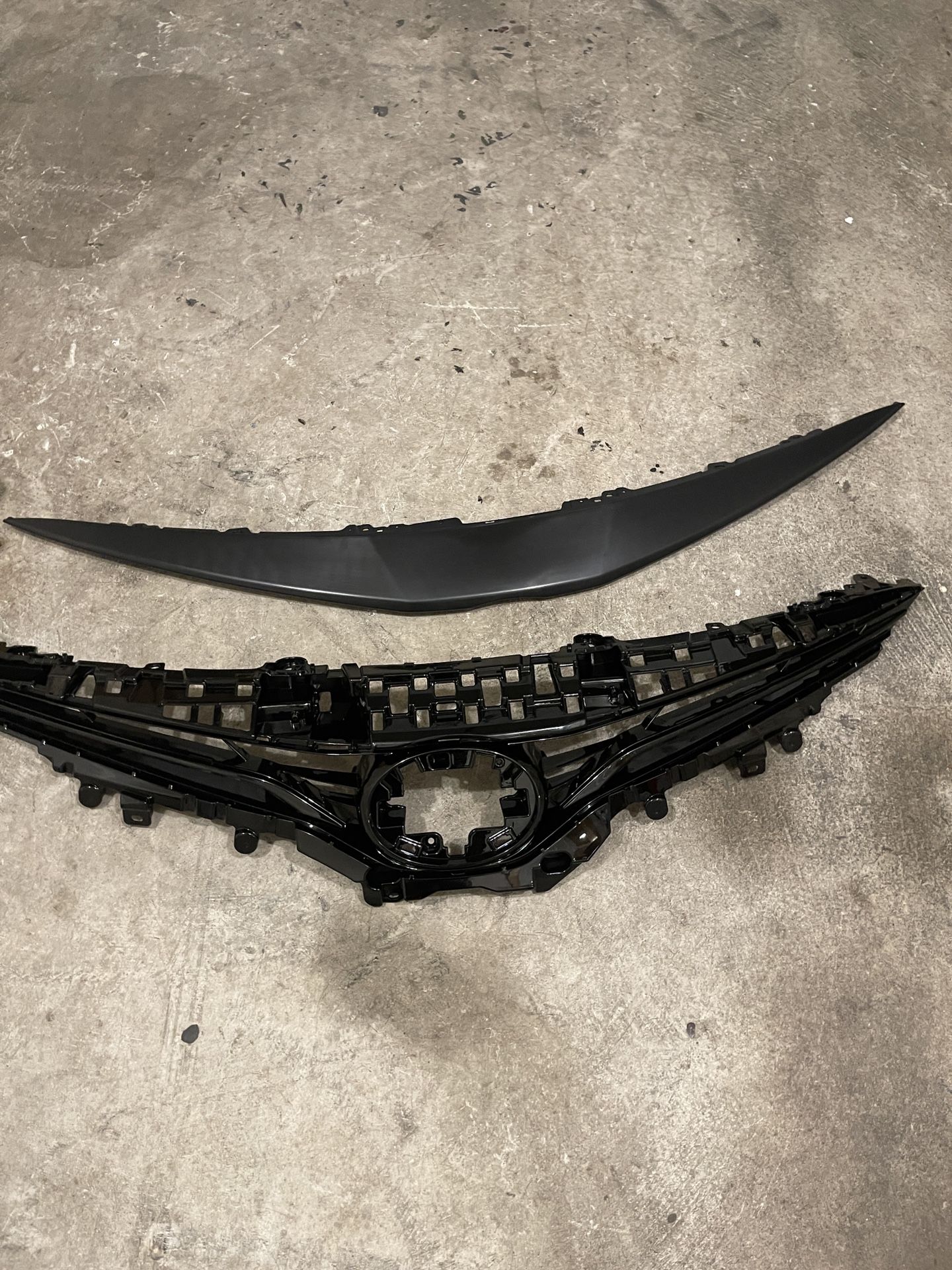 2022 Toyota Camry Front Upper Girl