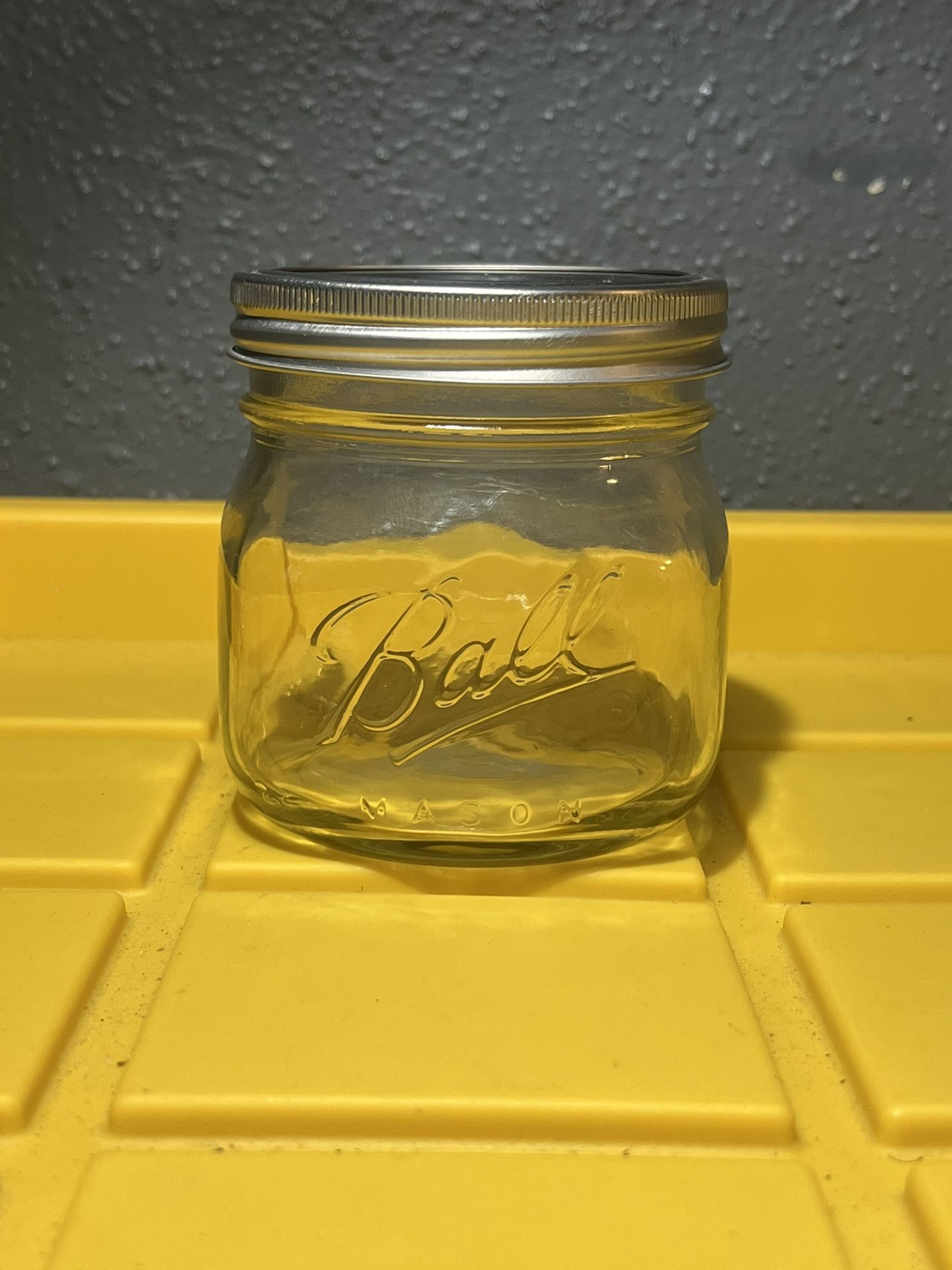 “Versatile Ball Mason Jar with Lid - Perfect for Storage and Crafts” 