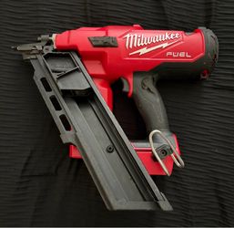 Milwaukee FUEL 30 degree Framing Nailer