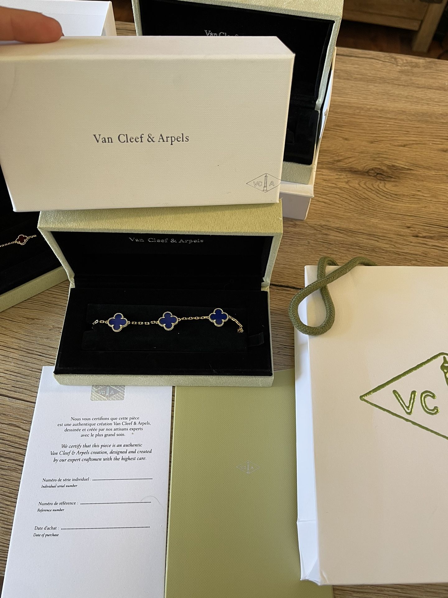 Van Cleef And Arpels Blue Clover Gld