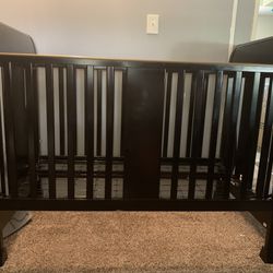 Crib W/mattress and Changing Table 