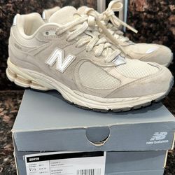 New Balance Womens 2002R Shoes