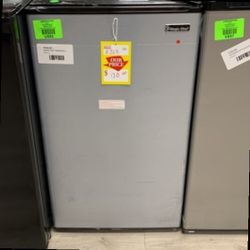 MAGIC CHEF HMR330SE MINI FRIDGE